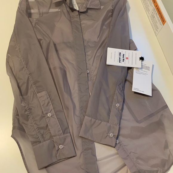 NWT - Lululemon Hazy sky shirt jacket - Picture 2 of 2